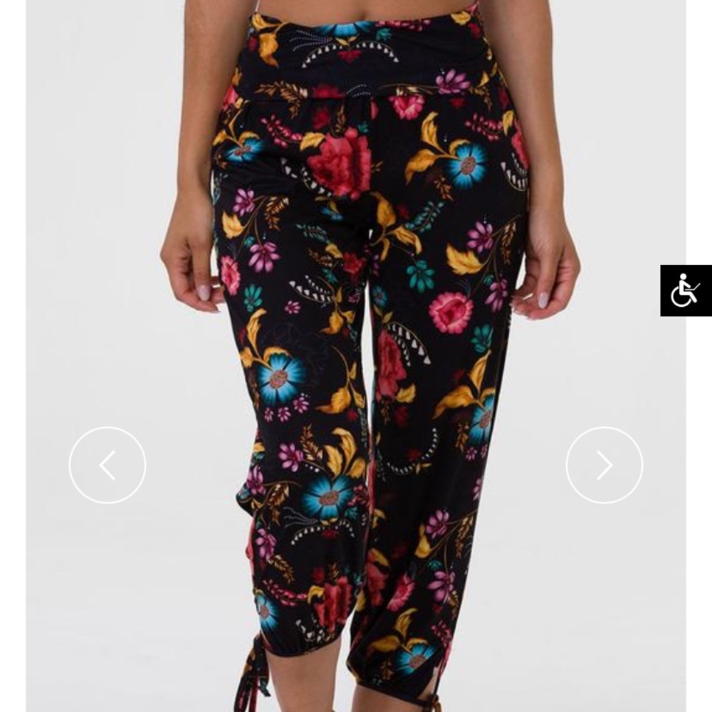 NWT Onzie Gypsy Lounge/Yoga pants. Size SM